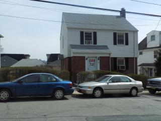 607 Undercliff Ave, Edgewater, NJ 07020-1451
