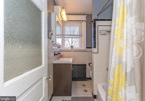 617 Derstine Ave, Lansdale PA 19446-3342 exterior