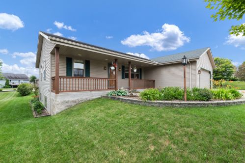 459 Reagan Rd, Kewaskum, WI 53040-8913