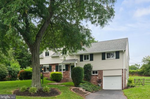 2461 Parkview Dr, Norristown, PA 19403-3618