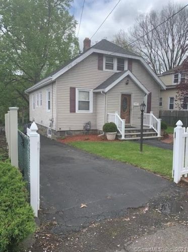4 Hillview St, Bridgeport, CT 06606-1808