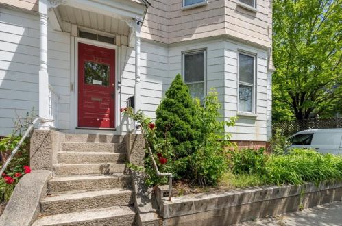 127 Chapin Ave, Providence, RI 02909-2102