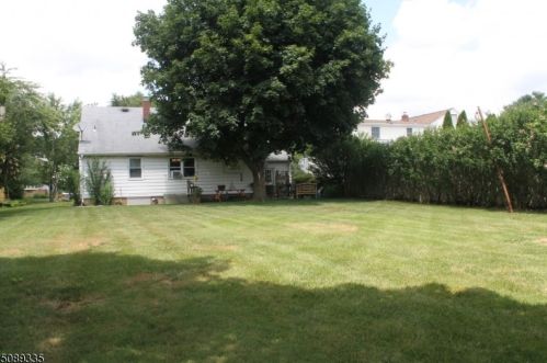 21 Diana Rd, Greystone Park NJ  07950-2104 exterior