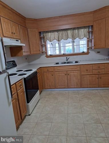 121 Martin Ave, Ephrata PA  17522-1724 exterior