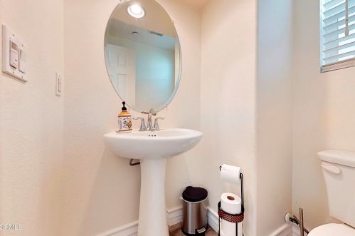 3120 Lisbon Ln, Oxnard CA 93036-7623 exterior