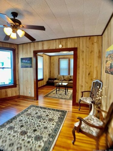 21 Richard St, New Britain, CT 06053-3942
