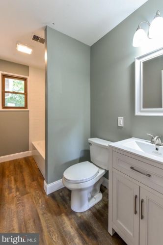 5 Holly Ct, Blenheim NJ  08012-5303 exterior