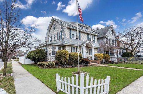 115 Sherman St, Lynbrook, NY 11563-2011