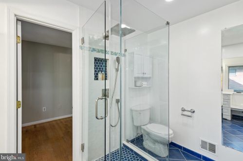 444 Great Falls St, Falls Church VA  22046-2608 exterior