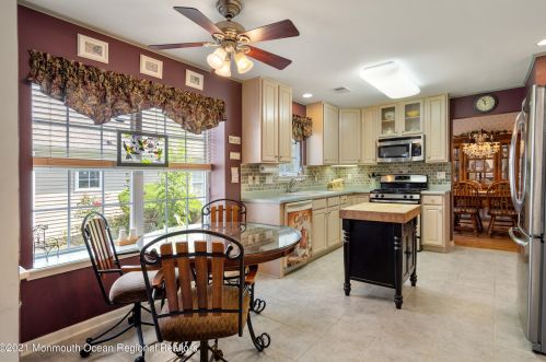 28 Winding River Rd, Lakewood NJ  08701-5733 exterior