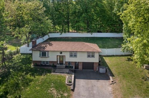 10 Meadowbrook Ln, Waterbury, CT 06716-1718