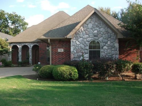 856 Merion Dr, Burleson TX  76028-3282 exterior