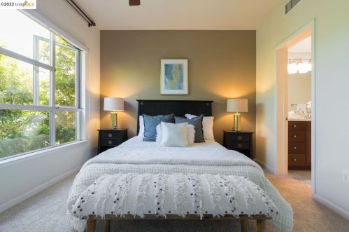 115 Glashaus Loop, Oakland CA 94608-1298 exterior