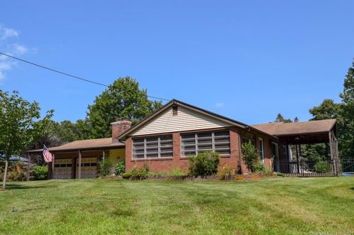 16 Laurel St, Wapping, CT 06074-3104
