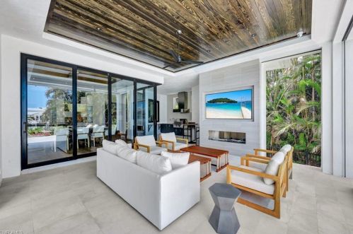 3401 Crayton Rd, Naples FL 34103-3515 exterior