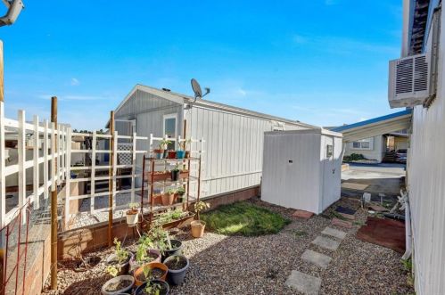 66 Hummingbird Ln, Oceanside CA  92057-6450 exterior