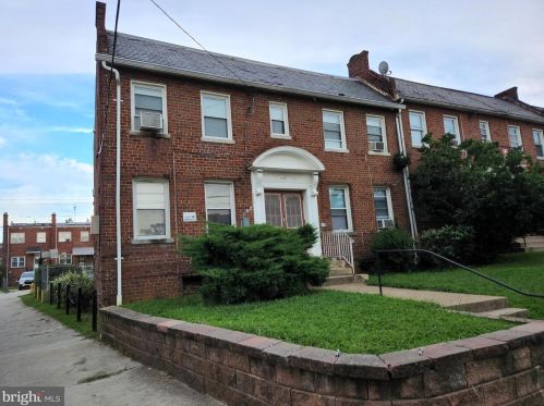 149 35th St, Washington, DC 20019-7422