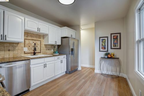 4732 Congress Ave, Oakland CA 94601-5406 exterior