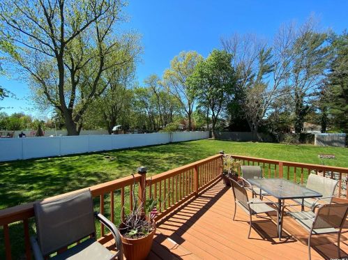 672 Larkfield Rd, Elwood NY  11731-5914 exterior