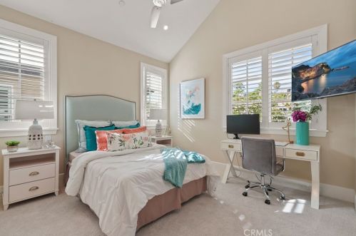 2691 Crestview Dr, Newport Beach CA  92663-5626 exterior