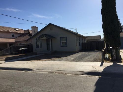 321 8th St, Greenfield, CA 93927-5121