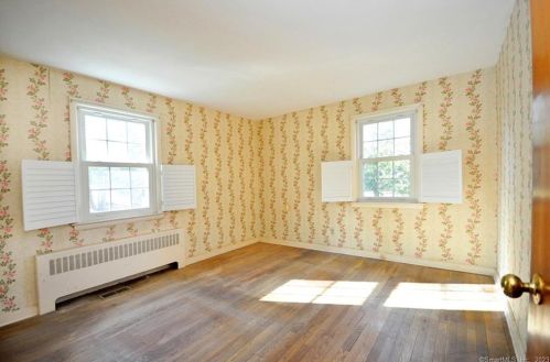 11 Hiram Ln, Bloomfield CT  06002-1224 exterior