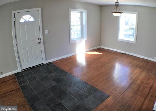 20 Loudoun St, Lovettsville VA  20180-8510 exterior