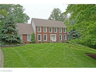 8860 Robin Ln, Willoughby, OH 44094-9768