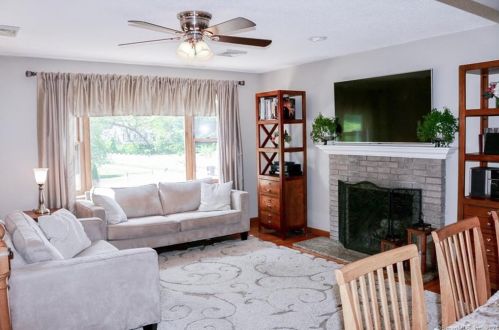 20 Perron Rd, Plainville, CT 06062-1120