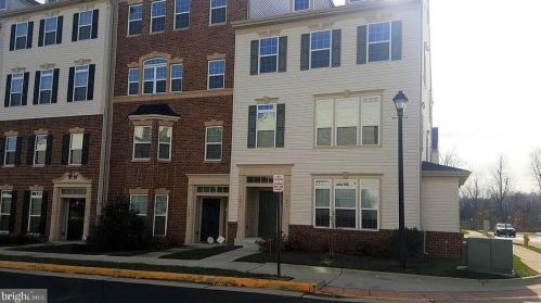 7456 Brunson Cir, Gainesville VA  20155-4910 exterior