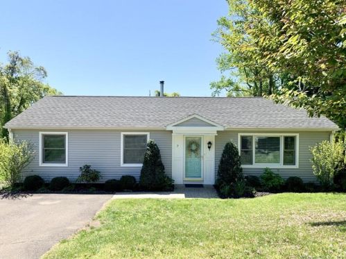7 Alpha St, Milford, CT 06460-3658