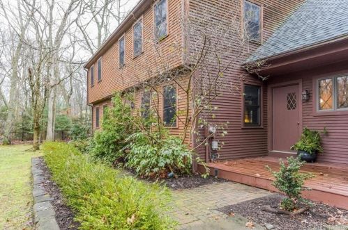 51 Parker Hill Rd, Higganum, CT 06441-4445