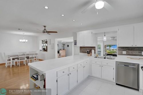 305 4th Ter, Dania Beach FL  33004-4714 exterior