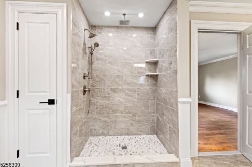 37 Tara Ln, Montville Township NJ  07045-9699 exterior