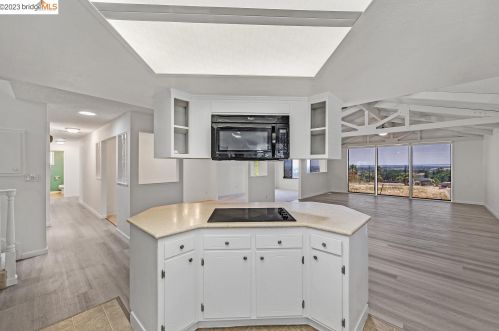 4369 Hillview Dr, West Pittsburg CA  94565-6071 exterior