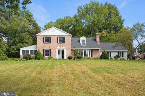 4351 Crestview Rd, Harrisburg, PA 17112-2030