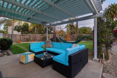 172 Santa Maria Ct, Vista CA  92083-5823 exterior