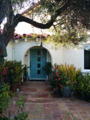 326 Magnolia Dr, Laguna Beach CA  92651-1752 exterior