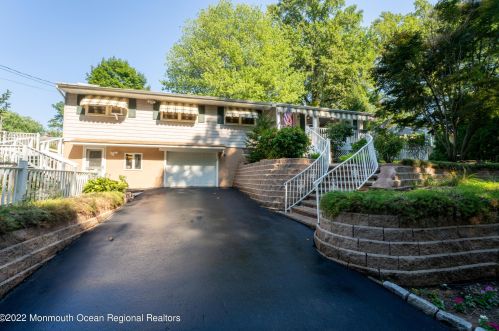 25 Wesleyan St, Tinton Falls, NJ 07701-5734