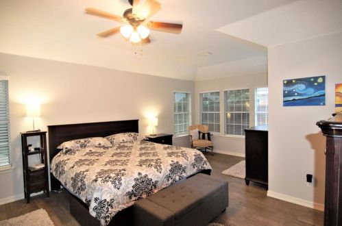 2012 Shumard Ln, Lewisville TX  75028-7621 exterior