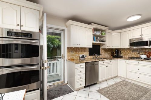 10 Osage Dr, Crotonville NY  10562-3815 exterior