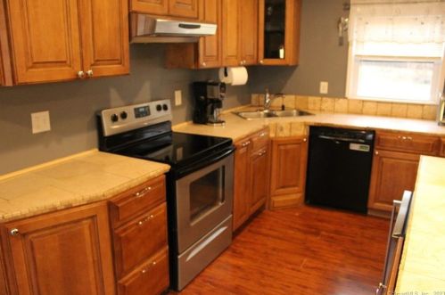 173 Round Hill Rd, Bristol CT  06010-2645 exterior