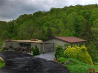 3767 Hemlock Park Dr, Kingsport, TN 37663-2065
