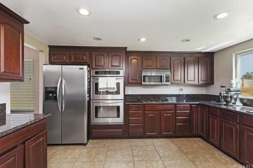 16060 Lenel Ct, Riverside CA  92504-5817 exterior