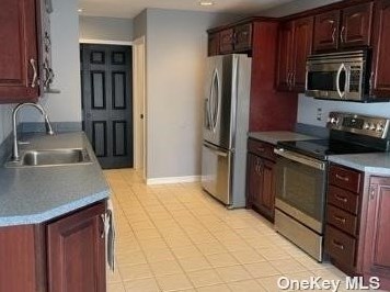 132 Fairfield Dr, Holbrook, NY 11741-2855