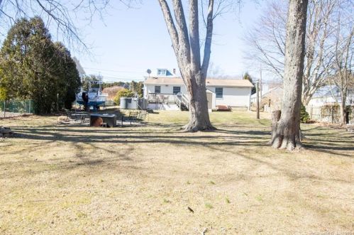 34 Lester St, United States Coast Guard Ac CT  06320-4327 exterior