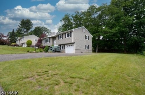 251 Dorothy Dr, Paterson, NJ 07508-2814