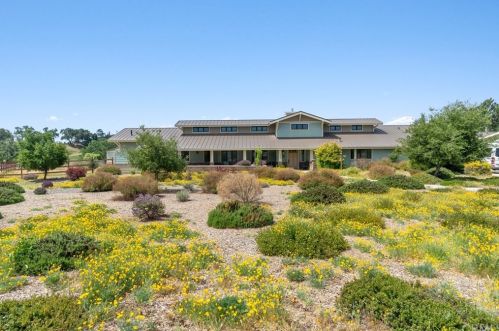 590 Championship Ln, Templeton CA  93465-5138 exterior