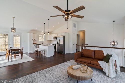 1198 Happy Ridge Dr, Front Royal VA  22630-5302 exterior