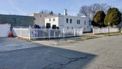882 Amboy Ave, Perth Amboy NJ  08861-1912 exterior